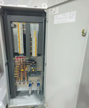 Вводно-распределительный шкаф ВРУ1-23-50А 250А 35кА 400В 1хВР32 1хWH 6хВА47-100 IP31 IEK