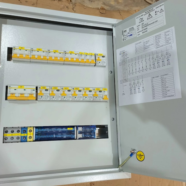 Пункт распределительный ЩР1148-250014-О 50А 4.5кА 400V IP31 IEK (ШС1)