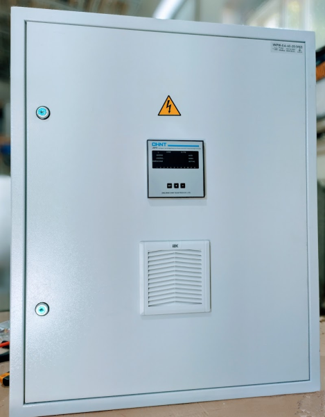 Установка компенсации реактивной мощности УКРМ-0.4-40-10 40кВАр 10кА 400V 4 ступени IP31 CHINT