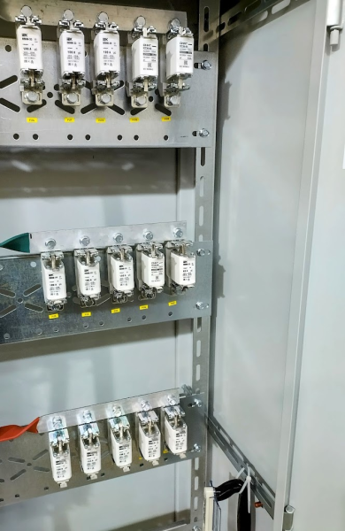 Шкаф распределительный G1 ВРУ8303-П-1ВА-0-1306 100А 25кА 400V ВА88 18хFU IP31 (ВРУ-2)