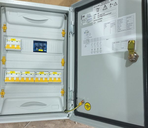 Щиток аварийного освещения ЩАО0.1(2) ЩАО1.1(2) ЩАО2.1 ОЩВ24-3-20-16 20А 4.5кА 400/230В IP31 IEK