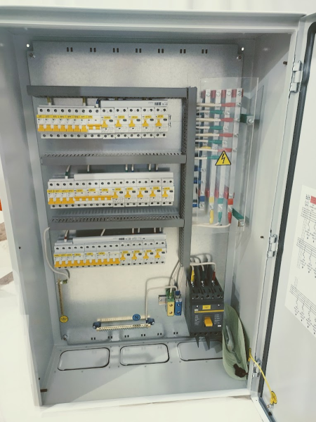 Пункт распределительный ПР8304-1554-Д 100А 15кА 400/230В IP31 IEK