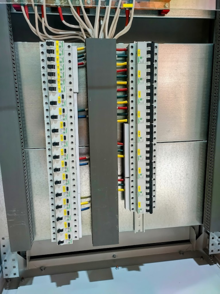 Пункт распределительный ПР8307-4018-ОД 125А 35/6кА 400/230В IP31 IEK