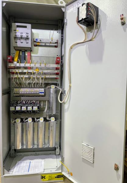 Установка компенсации реактивной мощности УКРМ-0.4-35-5 35кВАр 10кА 400V 7 ступеней IP31 CHINT