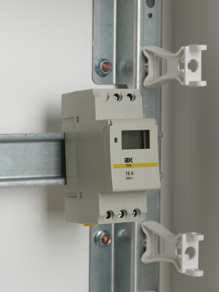 Таймер цифровой ТЭ15 16А 230VAC на DIN-рейку IEK