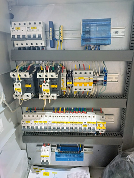 Пункт распределительный ПР8303-2492-Н/КМ 40А 4.5кА 400/230В IP31 IEK (с контактором) (ЩО и ЩАО)