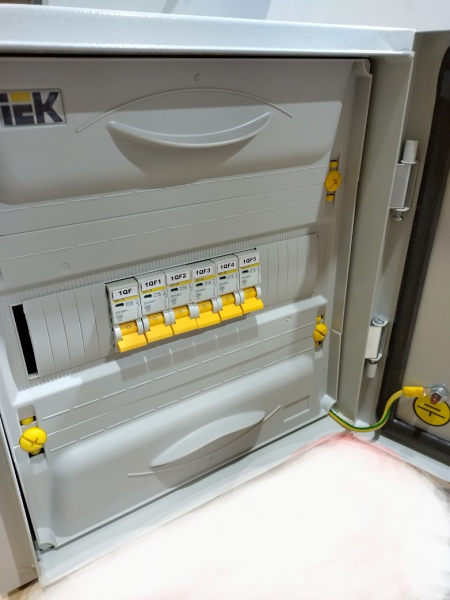 Щит осветительный ОЩВ18-12-25-6 25А 6кА 400/230В IP31 IEK (12хВА47-29)