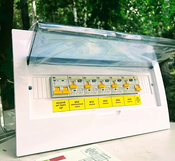 Щиток осветительный УОЩВ12-8-20-16 20А 4.5кА 400/230В IP41 IEK