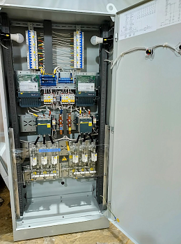 Вводной шкаф G1 ВРУ1-17-70 100А 25кА 400V блок АВР контакторы IP31