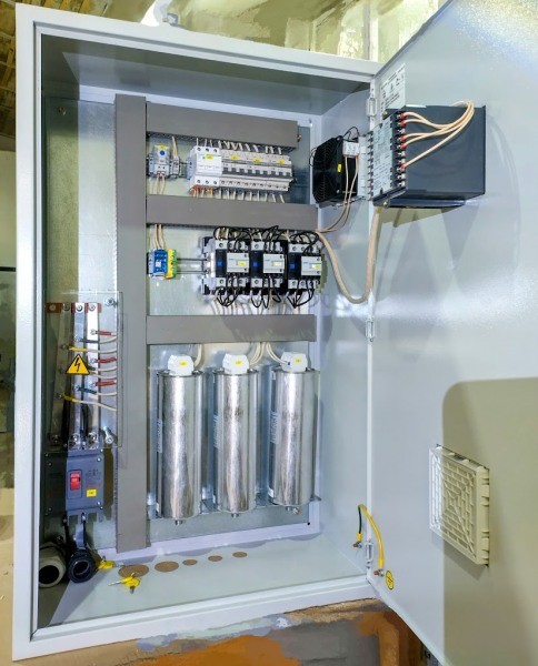 Установка компенсации реактивной мощности УКРМ8-4-75-3 75кВАр 10кА 400V 3 ступени IP31 CHINT