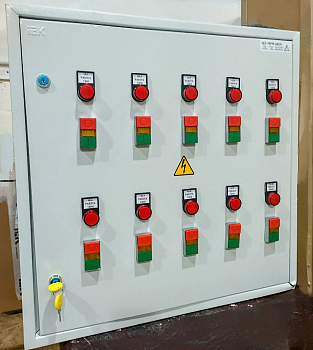 Щит управления вентиляцией G1 ЩУВТ8330-3303 20А 3х2.2кВт 4.5кА 400V ручной IP31 IEK