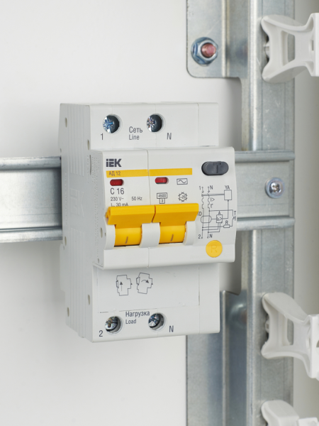 Автоматический выключатель диф.тока АД12 2Р С16 30мА тип АС IEK
