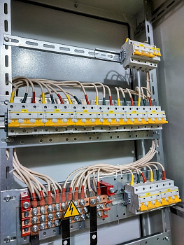 Шкаф распределительный ВРУ8350-1408A, 250 А, 10 кА, 400 В, две секции, IP31 (ВРУ1-47-00А)