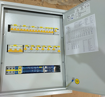 Пункт распределительный ЩР11-242400-Д 40А 6кА 400/230В IP31 IEK