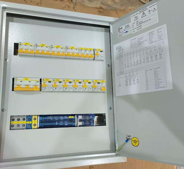 Пункт распределительный ЩР11-242400-Д 40А 6кА 400/230В IP31 IEK