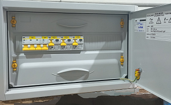 Пункт распределительный ЩР1518-2050-НКД 16А 4.5кА 400/230В (дист.упр.) IP54 IEK (ЩО-0.3)