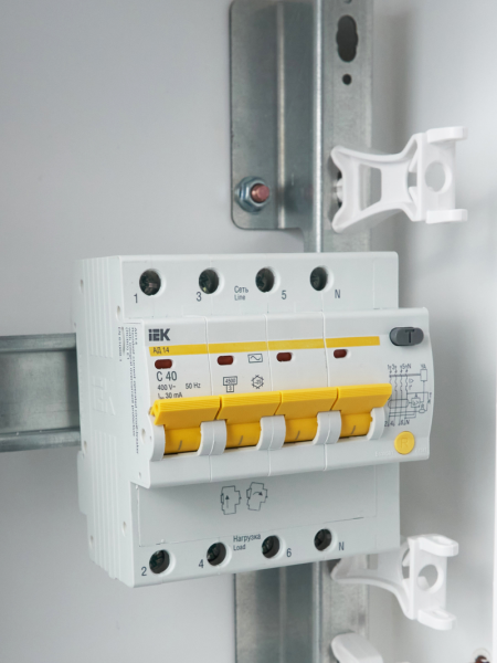 Автоматический выключатель диф.тока АД14 4Р С40 30мА 4.5кА тип АС IEK